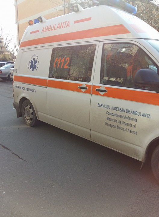 Ambulanţa/SMURD, taxi de ocazie pentru beţivii culeşi de pe drumuri