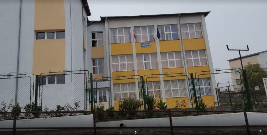Mama unei eleve de la școala nr. 11 Ioan Nenițescu din Tulcea, a intrat în școală înarmată cu un băț și a batut o profesoară și un elev