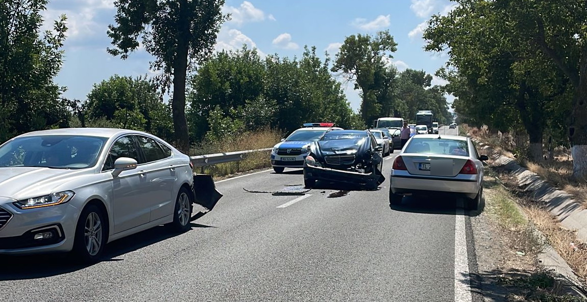 Accident între Zebil şi Rândunica. Traficul rutier este paralizat