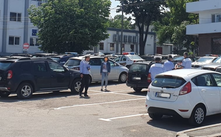 Poliţiştii locali au dat amenzi în ... parcarea IPJ Tulcea... şi nu numai